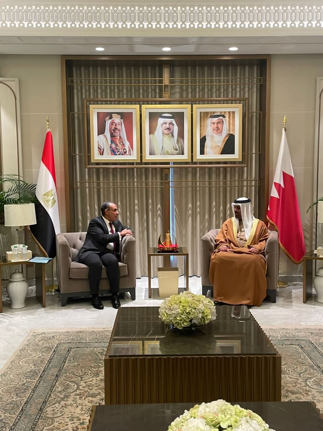 رئيس الوزراء الكويتى يستقبل وزير الإستثمار والتجارة