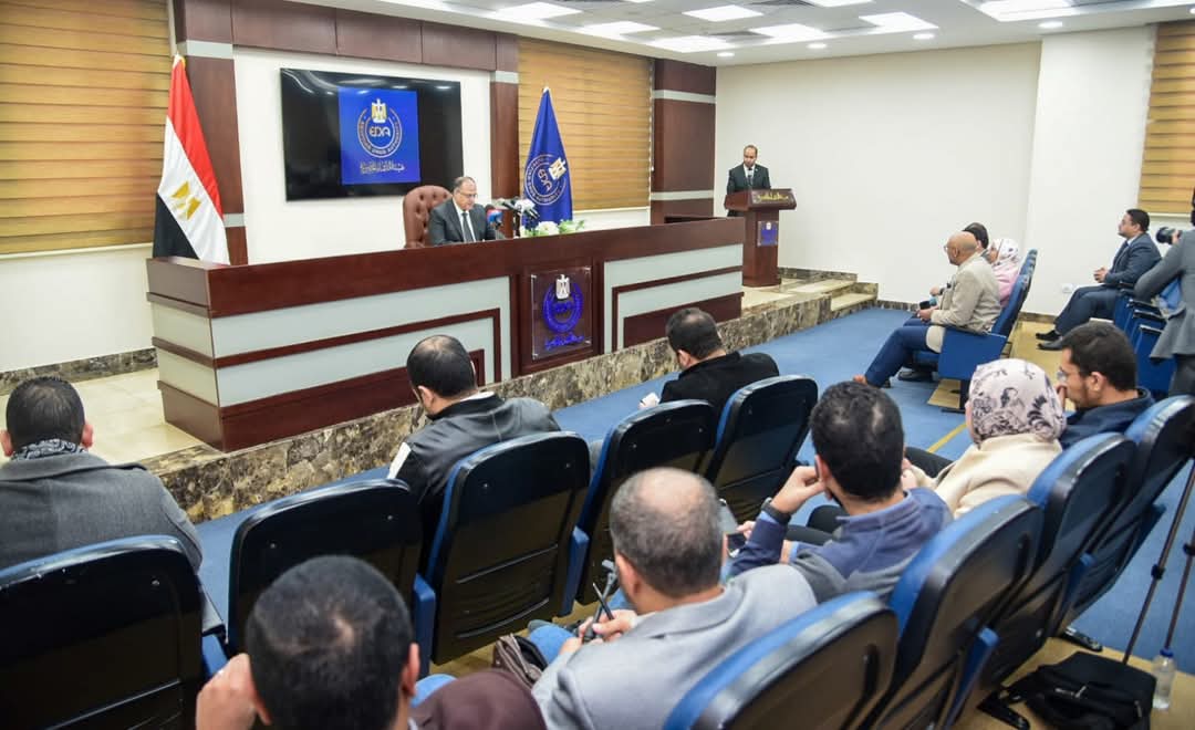 الغمراوى: توجيهات رئاسية بتكوين مخزون استراتيجى كبير من المواد الخام للأدوية الأكثر طلبا