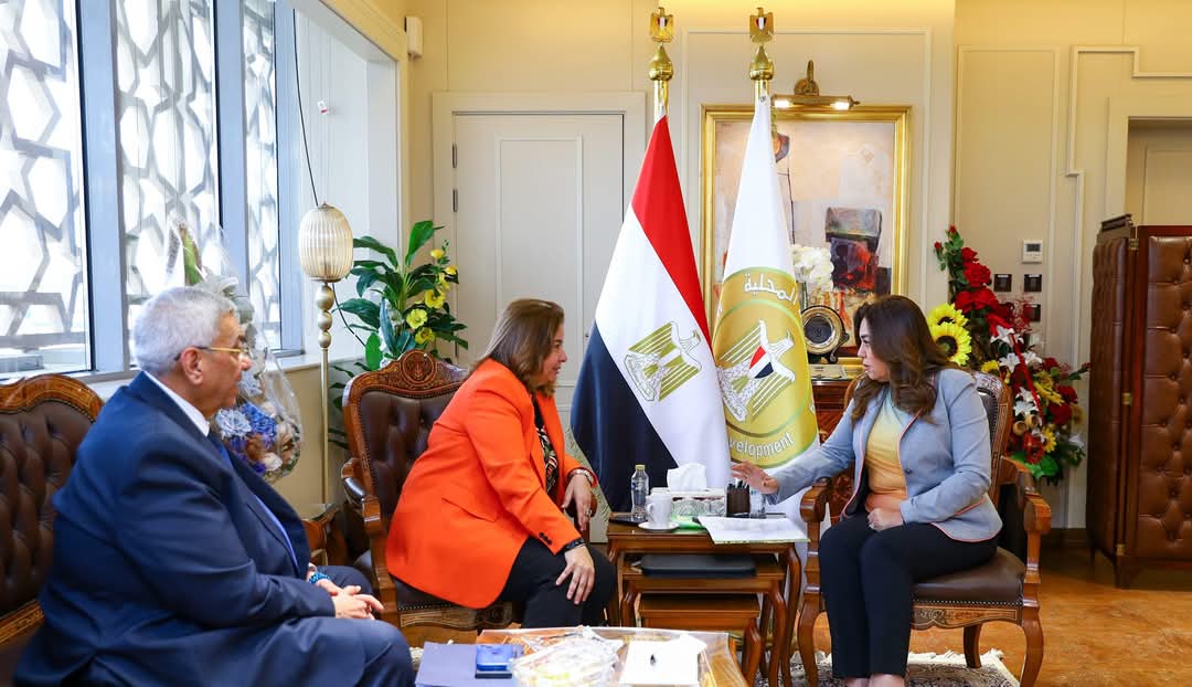 وزيرة التنمية المحلية تستقبل الرئيس التنفيذى لصندوق الإسكان الاجتماعى