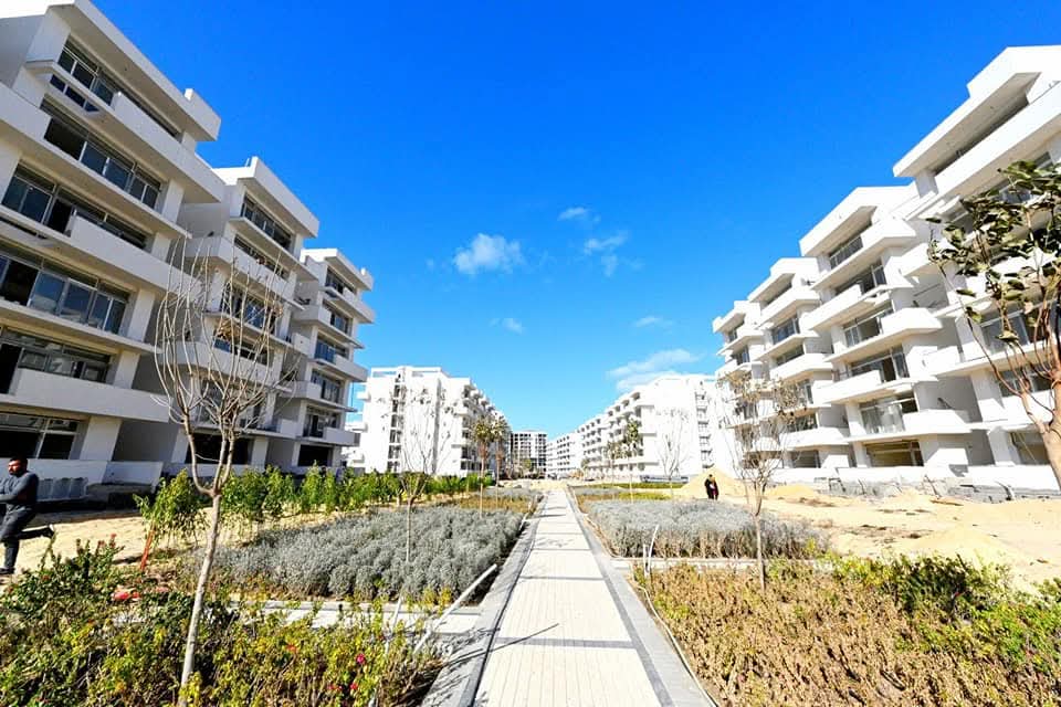 وزير الإسكان يتفقد "كمبوند مزارين" بالعلمين الجديدة
