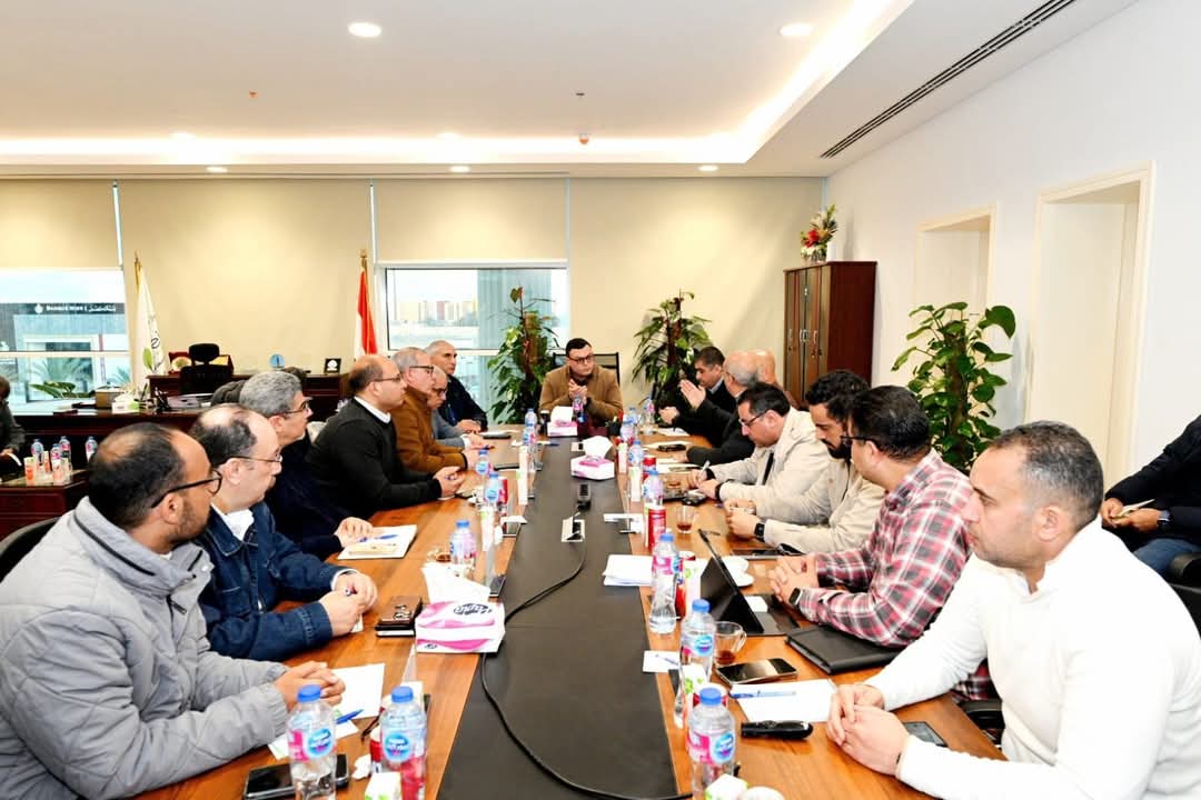 وزير الإسكان يتابع تنفيذ المشروعات بالعلمين الجديدة والساحل الشمالى