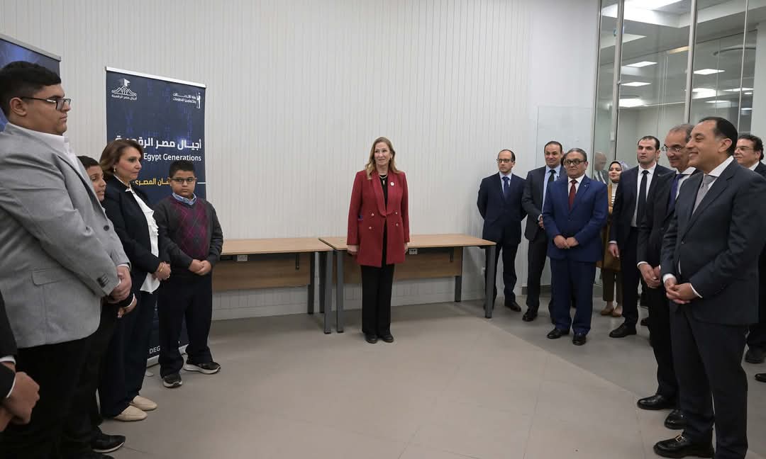 رئيس الوزراء يلتقى خريجى مبادرات أجيال مصر الرقمية ومدارس WE للتكنولوجيا التطبيقية