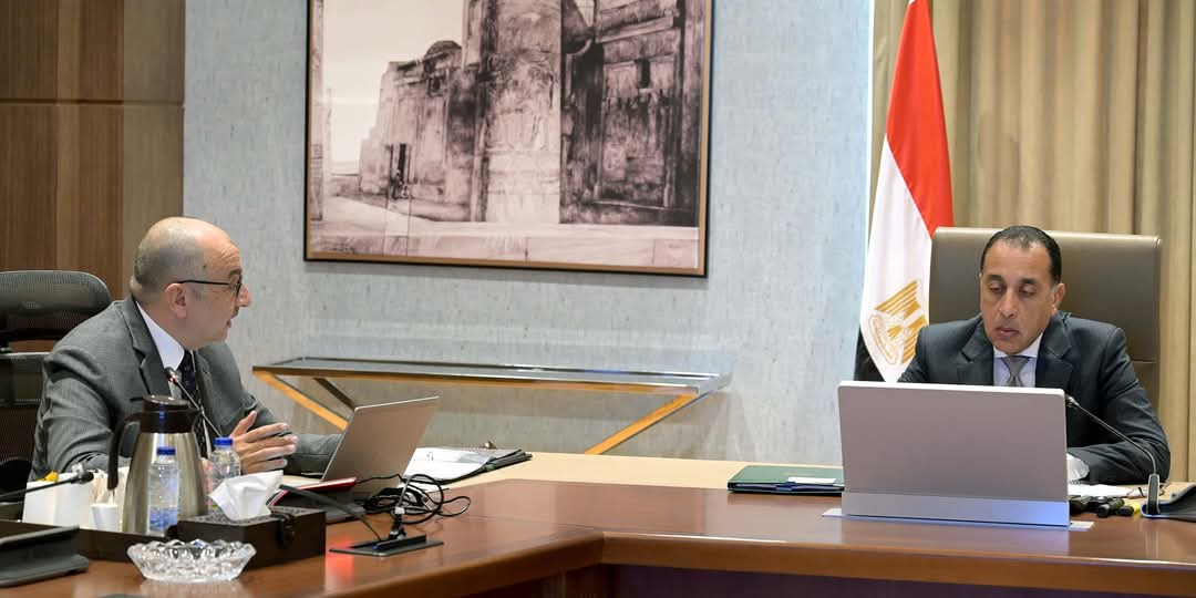 رئيس الوزراء: توجيهات بضرورة الشراكة مع القطاع الخاص فى تطوير شركات الغزل والنسيج 