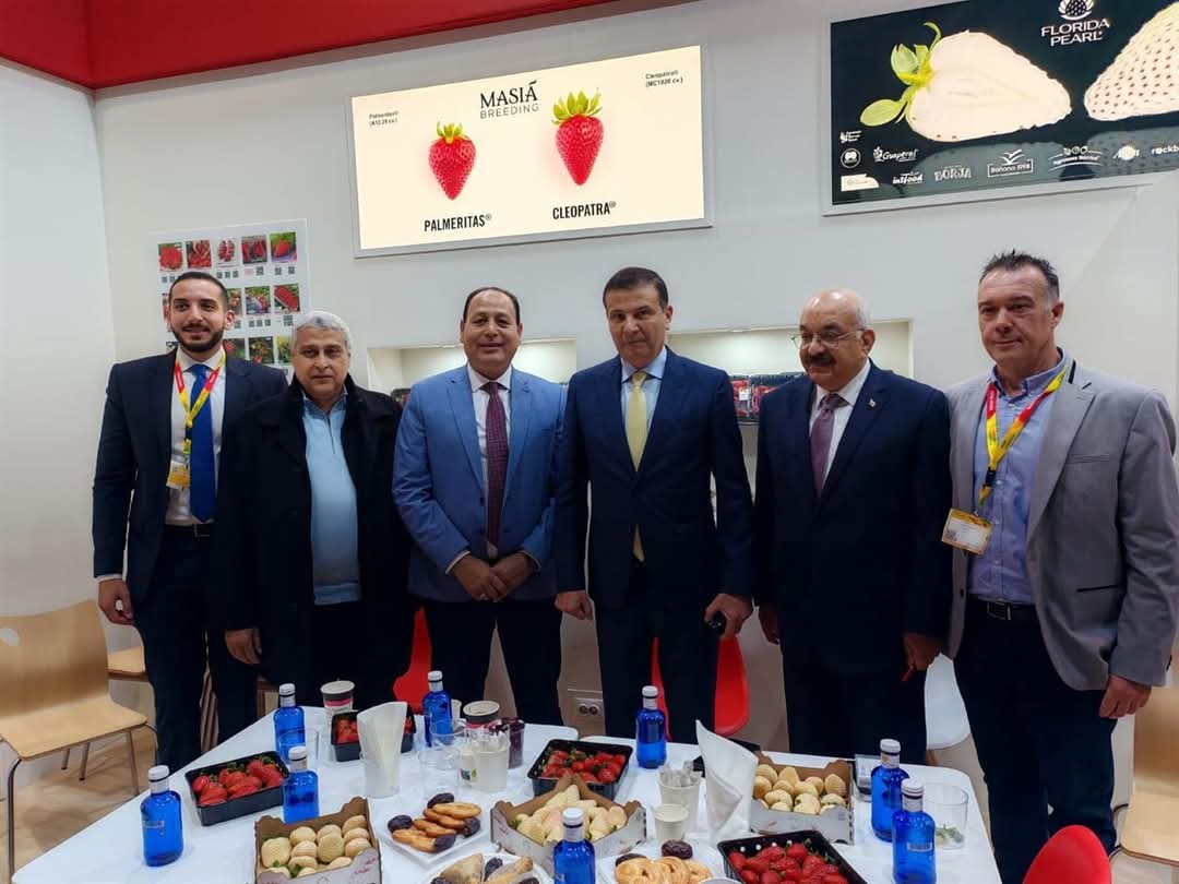 وزير الزراعة يبحث زيادة تصدير شتلات الفراولة والموالح بالتعاون مع جامعة فلوريدا الأمريكية 