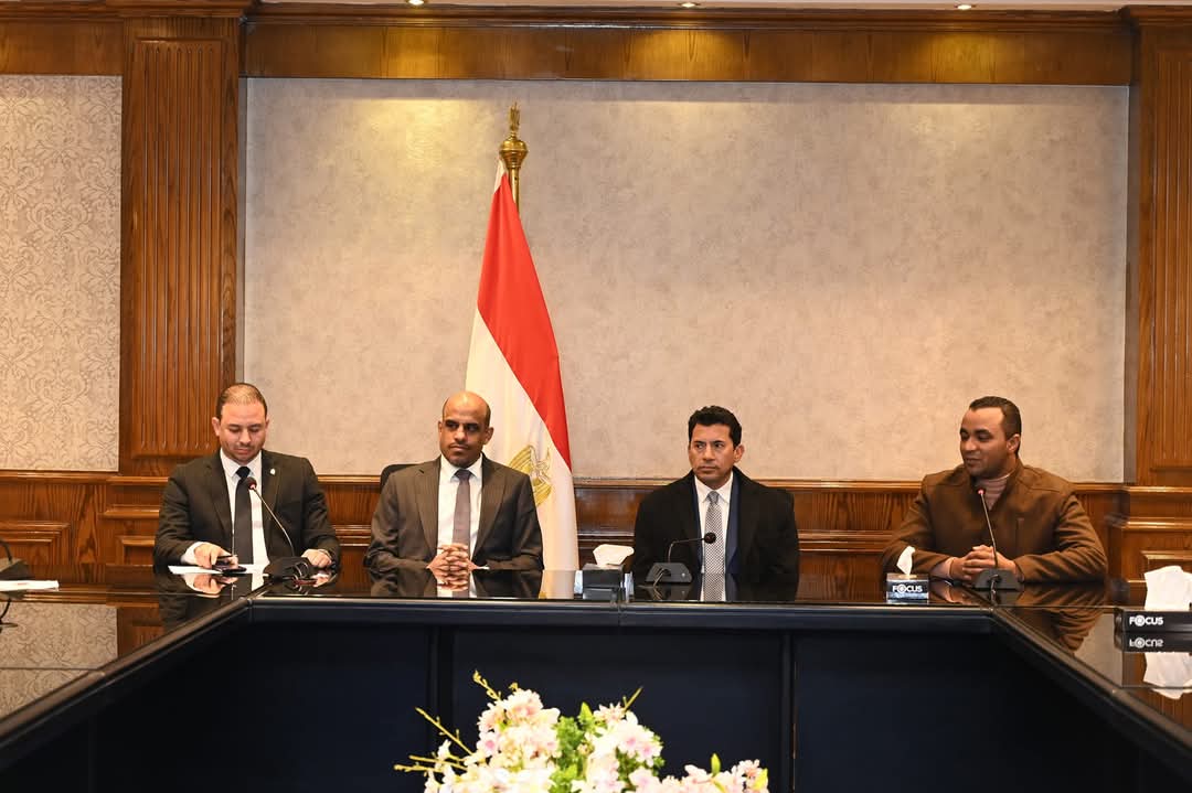 وزير الشباب ونظيره الليبى يلتقيان أعضاء نموذج محاكاة مجلس الشيوخ