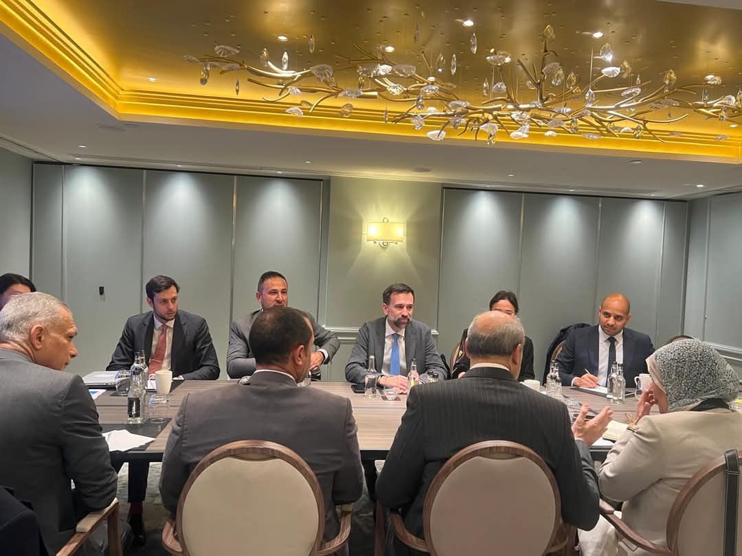 وزير الطيران يلتقى مسئولى شركة إيرباص العالمية..فى لندن