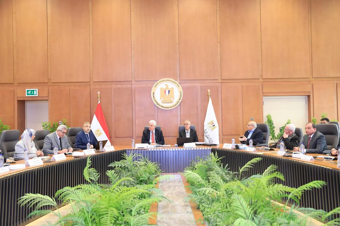 وزير التعليم العالى يترأس اجتماع مجلس الجامعات الأهلية