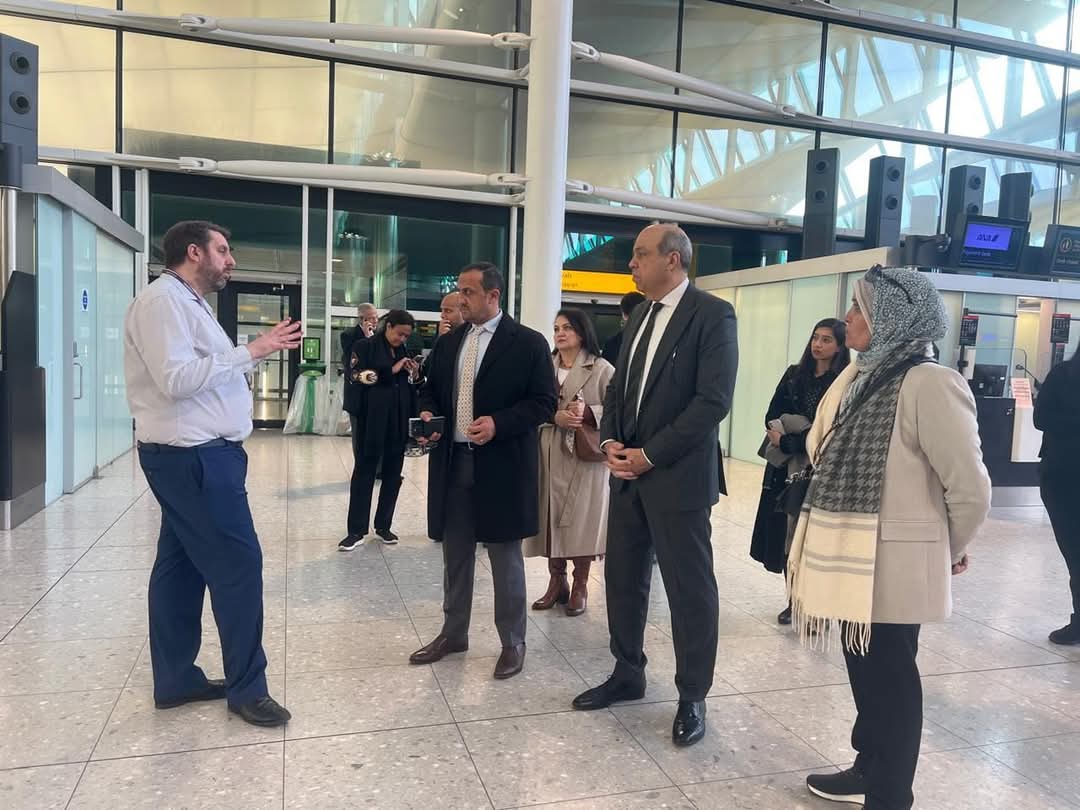 وزير الطيران يبحث مع مسئولى مطار هيثرو الدولى..تعزيز التعاون فى إدارة عمليات المطارات المتكاملة  