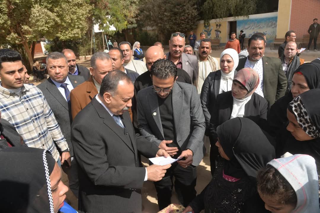محافظ أسيوط يشهد انطلاق قافلة "مصر في عيونا" لمكافحة العمى