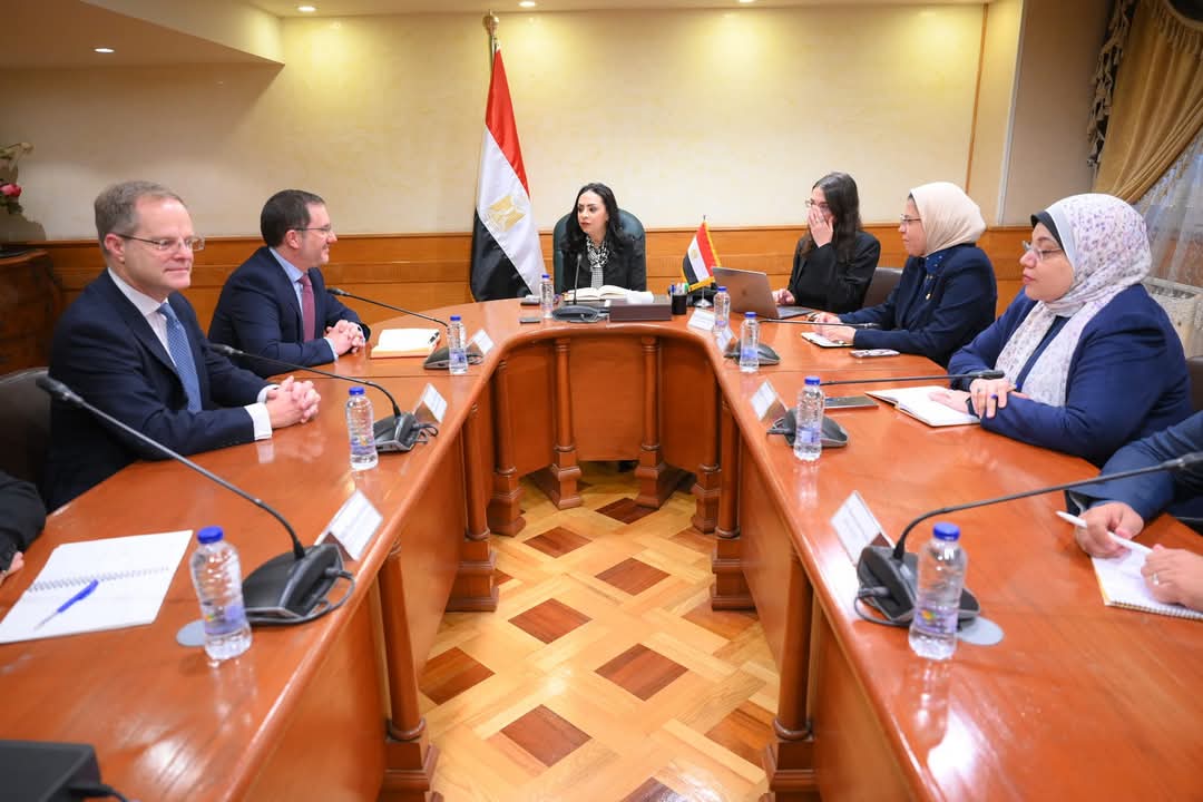 وزيرة التضامن تلتقى ممثل وزير الخارجية والتنمية البريطاني للشؤون الإنسانية  لالأراضى الفلسطينية 