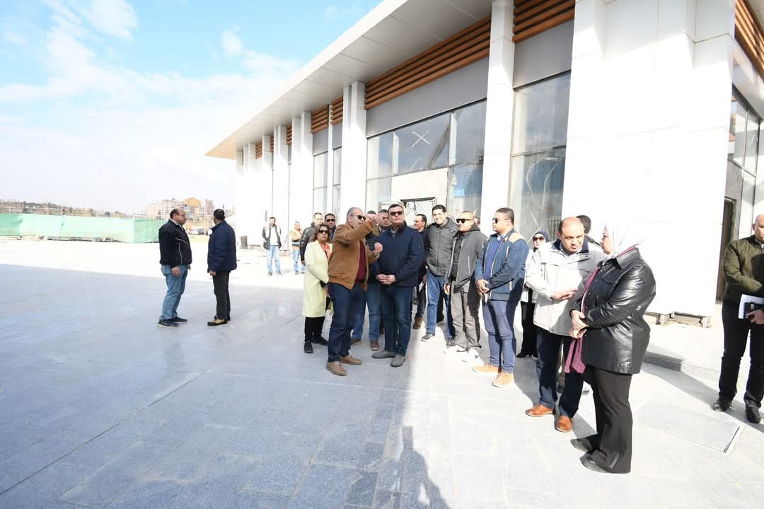 وزير الإسكان يتابع سير الأعمال بمشروع حديقة تلال الفسطاط