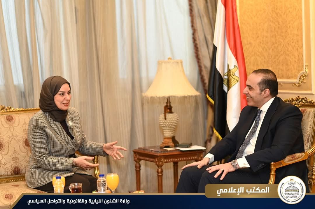 وزير الشئون النيابية يستقبل السفيرة سفيرة البحرين 