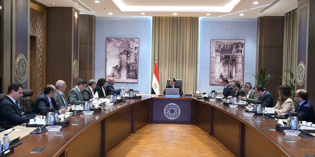 رئيس الوزراء يتابع الموقف التنفيذي للمراحل المتبقية من مشروع القطار الكهربائى الخفيف