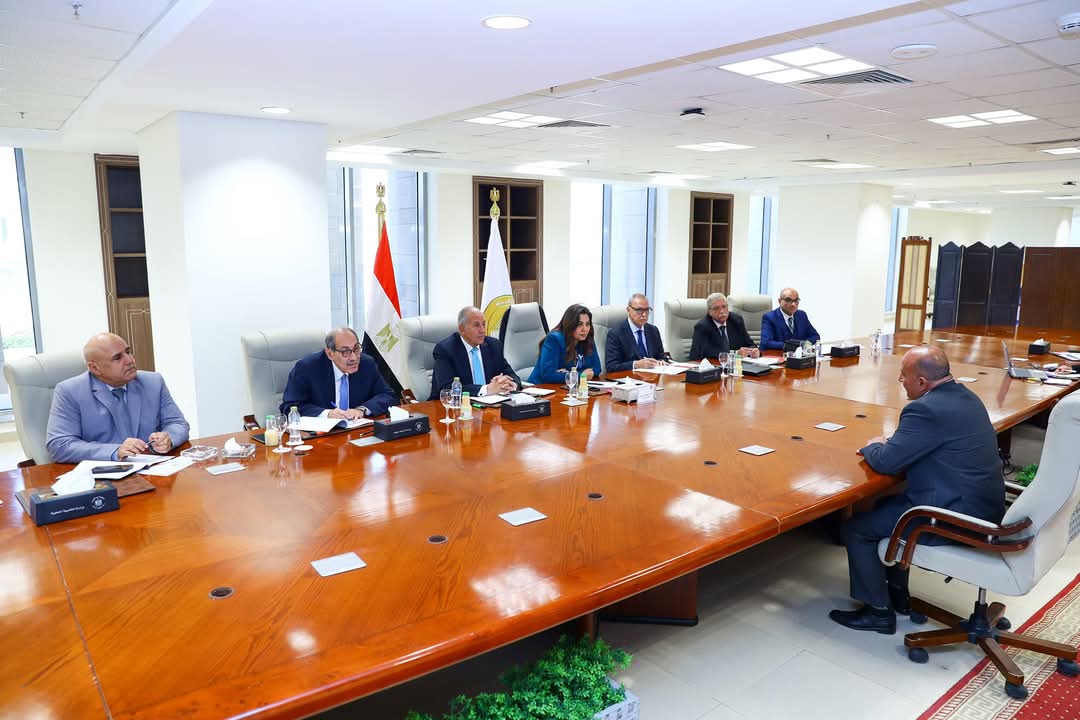 وزيرة التنمية المحلية ترأس اجتماع اللجنة العليا للقيادات