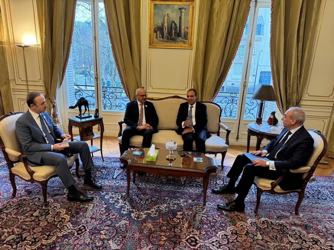 وزير الخارجية يبحث مع نظيره البحرينى مستجدات الأوضاع في غزة وترتيبات عقد القمة العربية الطارئة بالقاهرة