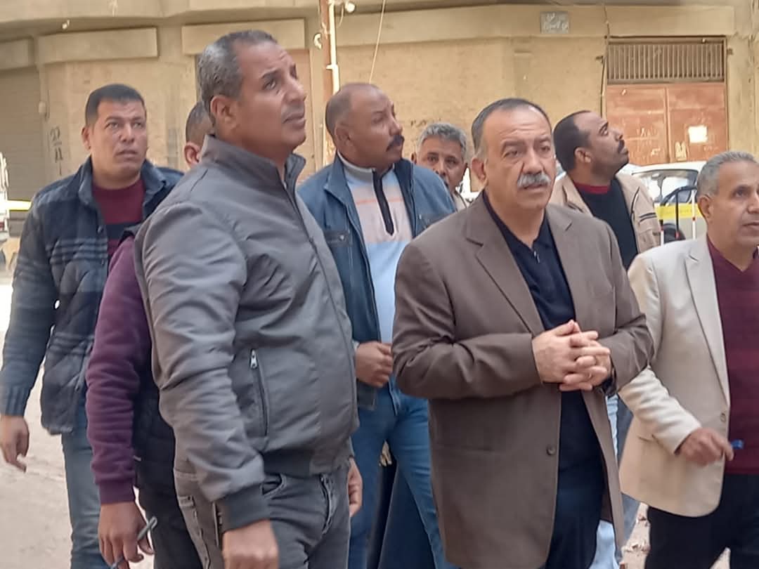 محافظ أسيوط يتابع انهيار جزئي لبرج مخالف ويوجه بلجنة هندسية لفحصه