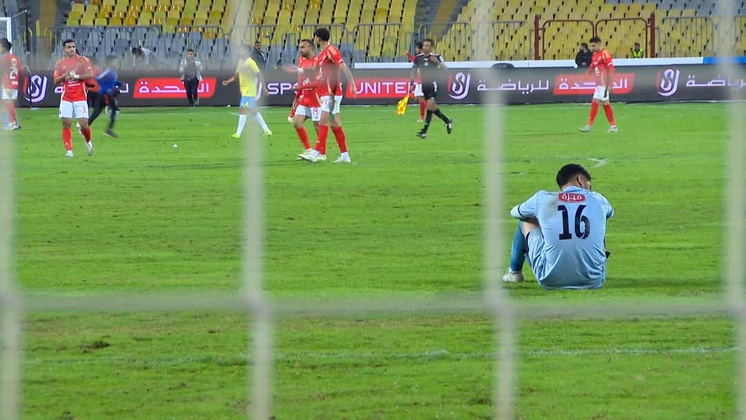 الأهلي يسحق الإسماعيلي برباعية ويتصدر الدوري