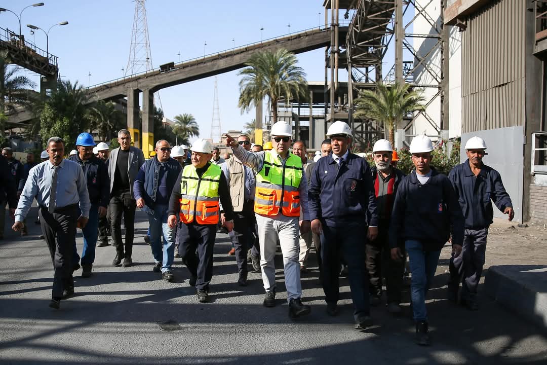 وزير قطاع الأعمال يتفقد الشركة المصرية للسبائك الحديدية