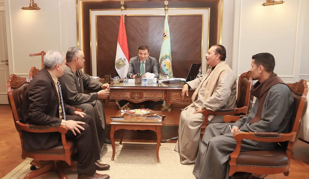 وزير الزراعة يبحث مع ممثلى فلاحين وجه قبلى توفير السلع الغذائية بشهر رمضان 