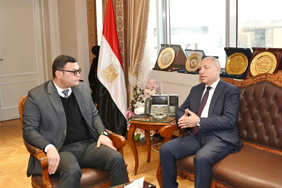 الشربيني" و"صابر" يناقشان الموقف التنفيذى لمشروعات"منطقة مثلث ماسبيرو" و"تطوير حديقة الأزبكية"