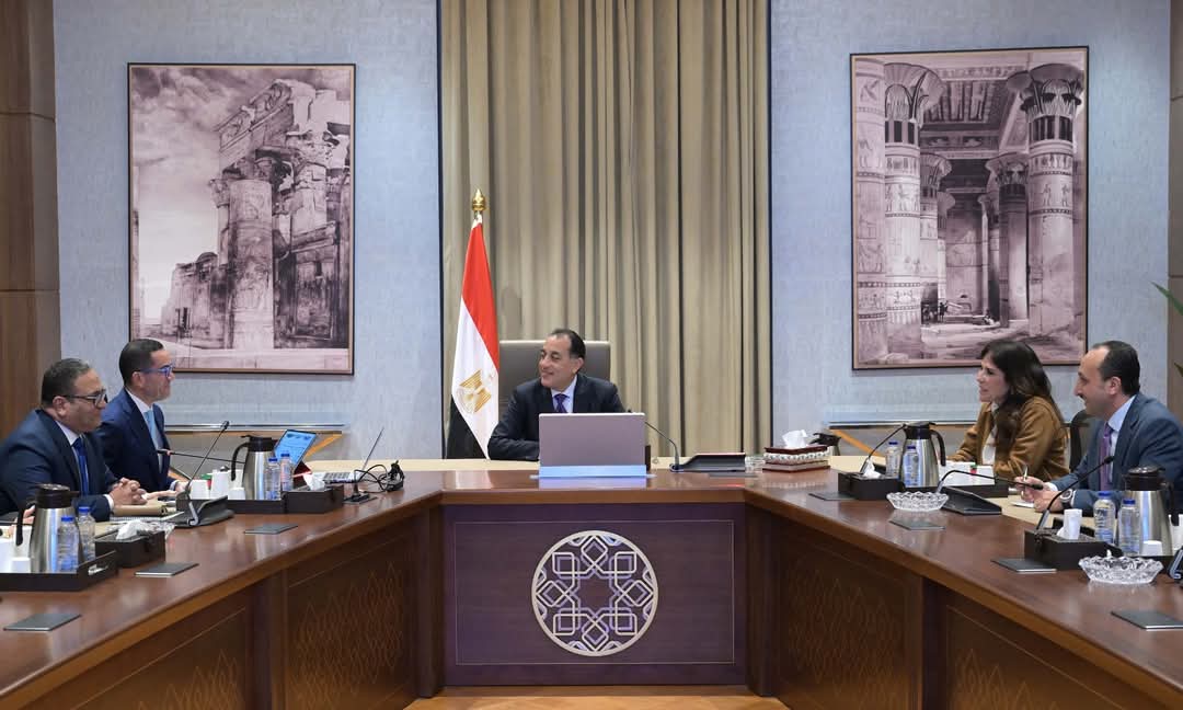 رئيس الوزراء يبحث مع وزير الاستثمار عدداً من الملفات