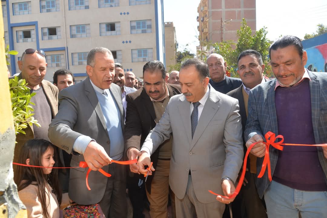 محافظ أسيوط .. يفتتح الصوب الزراعية بمدرسة ساحل سليم