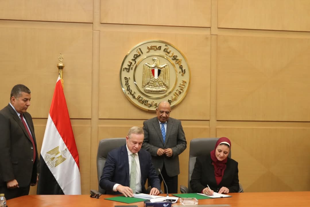 وزير الكهرباء يشهد توقيع اتفاقية مشروع إنشاء محطة طاقة رياح بقدرة "2000 "ميجاوات