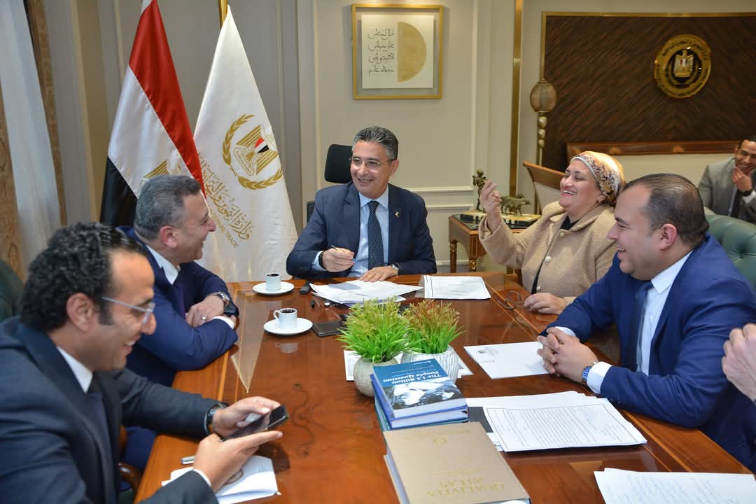 وزير التموين يلتقي بعدد من أعضاء مجلسى النواب والشيوخ