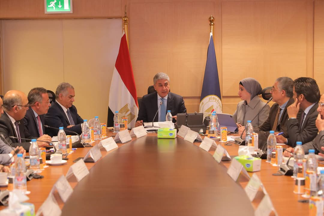 وزير السياحة والآثار يترأس اجتماع مجلس إدارة هيئة المتحف المصرى الكبير