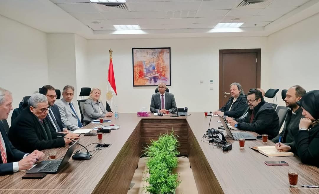 نائب وزير الإسكان يبحث أوجه التعاون فى قطاع المرافق مع مسئولين أوروبيين  