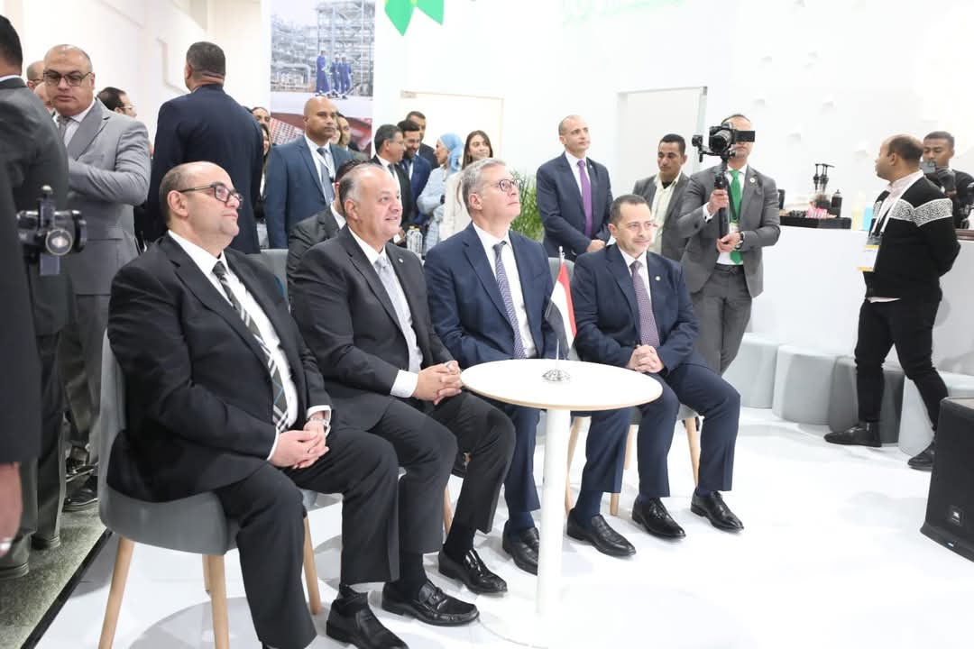 وزير البترول يشهد تخريج عدداً من متدربى الدفعة الثانية من برنامج تأهيل القيادات الشابة والمتوسطة