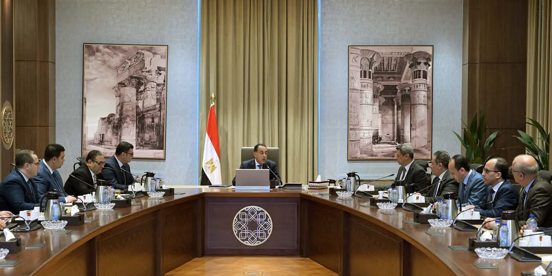 رئيس الوزراء يستعرض المخططات الاستراتيجية والموقف التنفيذى لمدينتى السويس وسفنكس الجديدتين