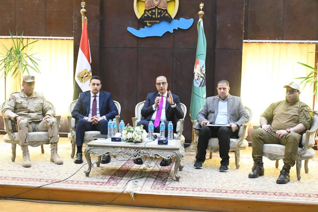 محافظ الفيوم يناقش استعدادات تنفيذ تدريب "صقر 150" لمواجهة الأزمات