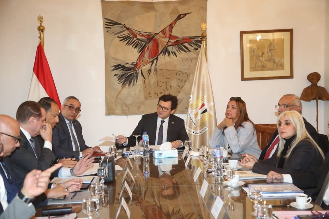 وزير الثقافة يجتمع بقيادات الوزارة لمتابعة التكليفات ووبرنامج فعاليات رمضان 