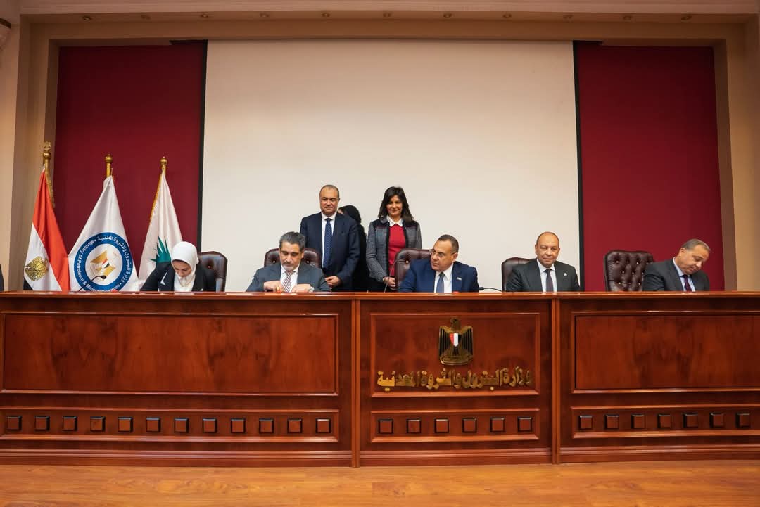 حياة كريمة توقع بروتوكولى تعاون مع شركات بترول لرفع كفاءة وحدة العامرية الصحية بالإسكندرية
