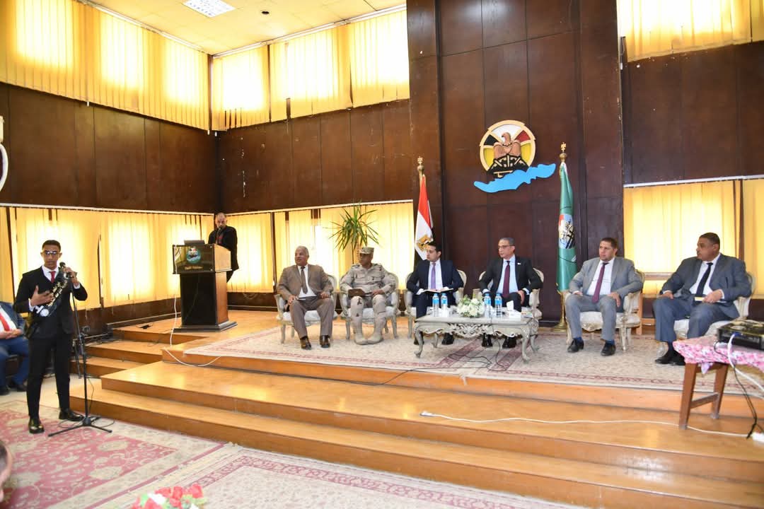 محافظ الفيوم يشهد جلسة حوارية حول "البكالوريا المصرية"
