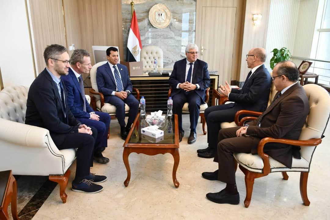 وزيرا التعليم العالى والشباب يلتقيان رئيس الإتحاد الدولى للرياضة الجامعية