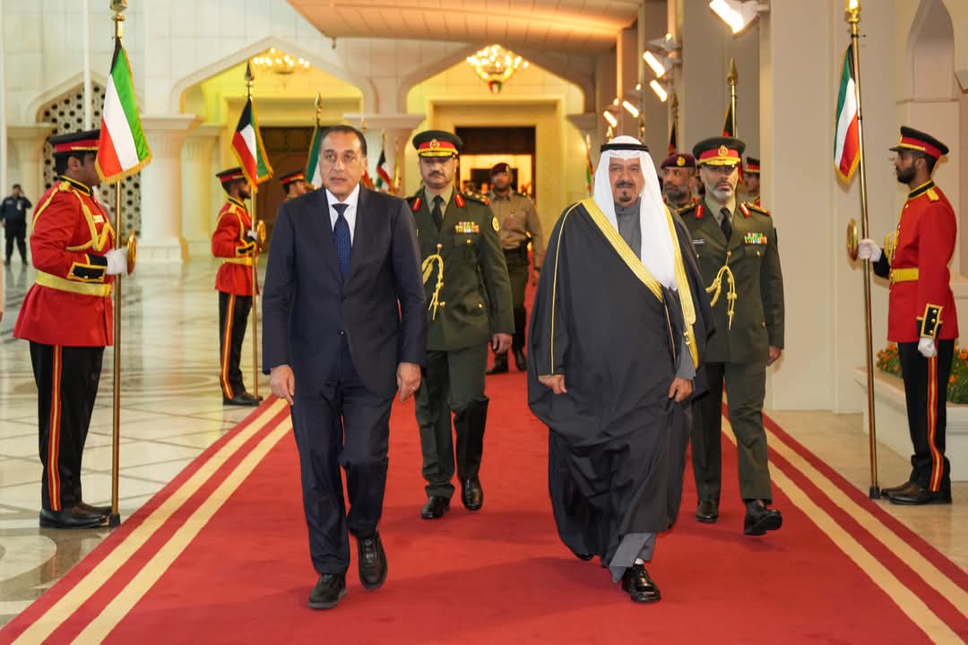 رئيس الوزراء يغادر الكويت