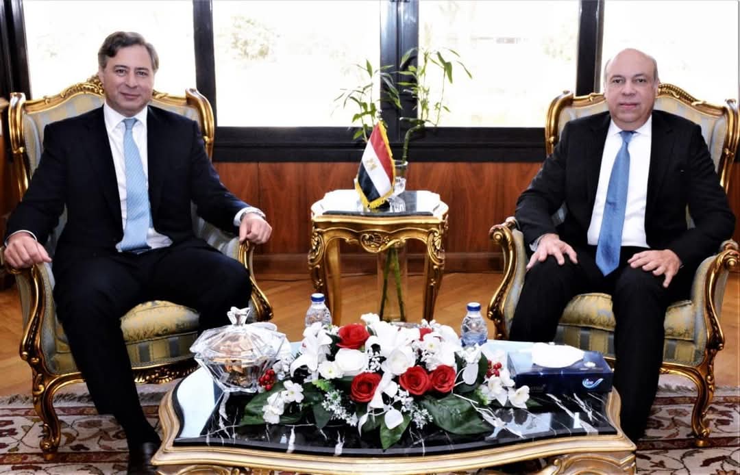 وزير الطيران يلتقى كبرى الشركات العالمية فى مشروعات تطوير البنية التحتية وإدارة وتشغيل المطارات