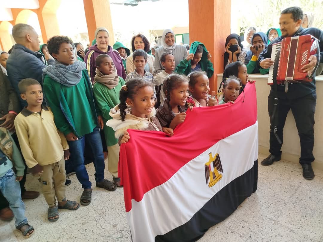 رئيسة  القومي للطفولة والأمومة تزور مدينة "حلايب" وقرية " أبو رماد"