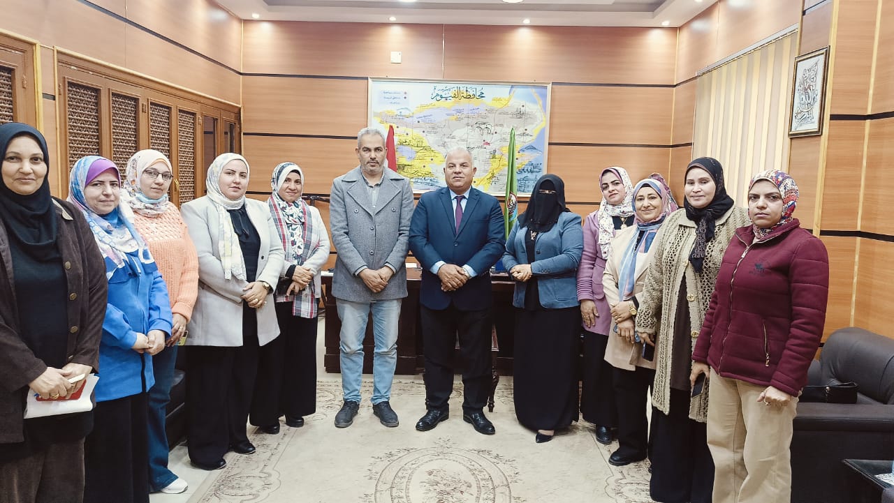 مدير تعليم الفيوم .. يستقبل مسئولي مبادرة "قرية بلا أمية