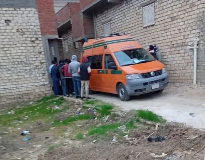 ربة منزل مضطربة نفسياً .. تشنق نجلها ثم تنهي حياتها بالبحيرة