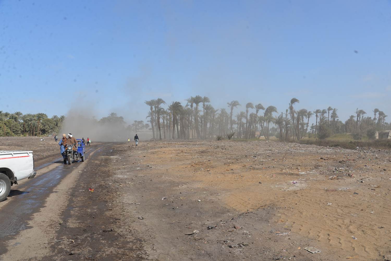 محافظ أسيوط يتابع رفع 2000 طن مخلفات بطريق العصارة بالفتح