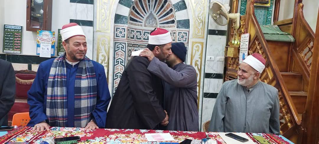 وكيل أوقاف الفيوم يكرم عاملين متميزين من إدارة سنورس ثان