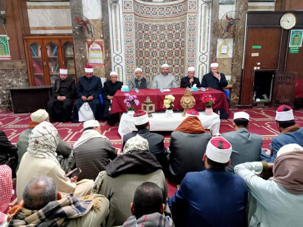 وكيل أوقاف الفيوم .. يلتقي أئمة وعمال طامية