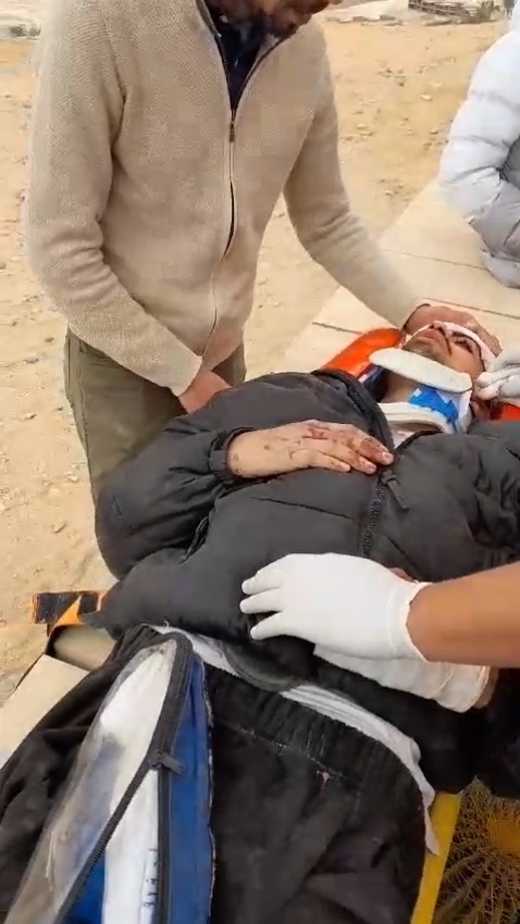 رجال الإسعاف بالسويس ينقذون طالبًا .. سقط من مرتفع بجبل الجلالة بعد 3 ساعات
