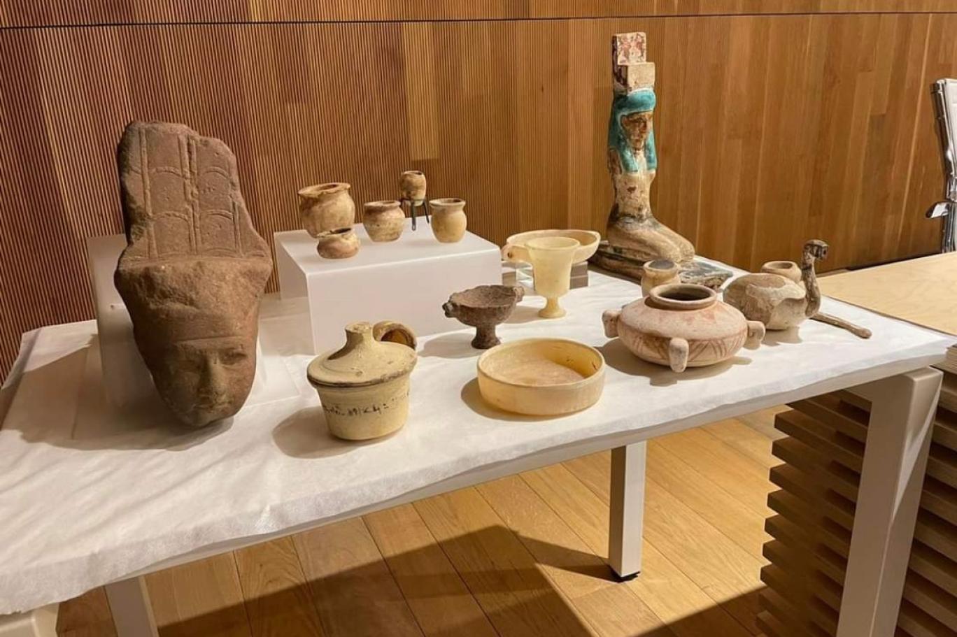 ضبط تاجر آثار بسوهاج .. وبحوزته «تابوت» وقطع أثرية نادرة