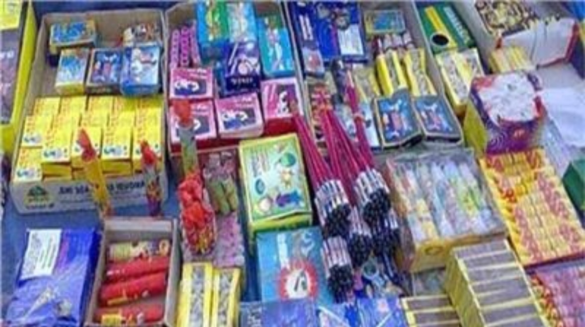 ضبط تجار ألعاب نارية بسنورس ومصادرة كميات كبيرة