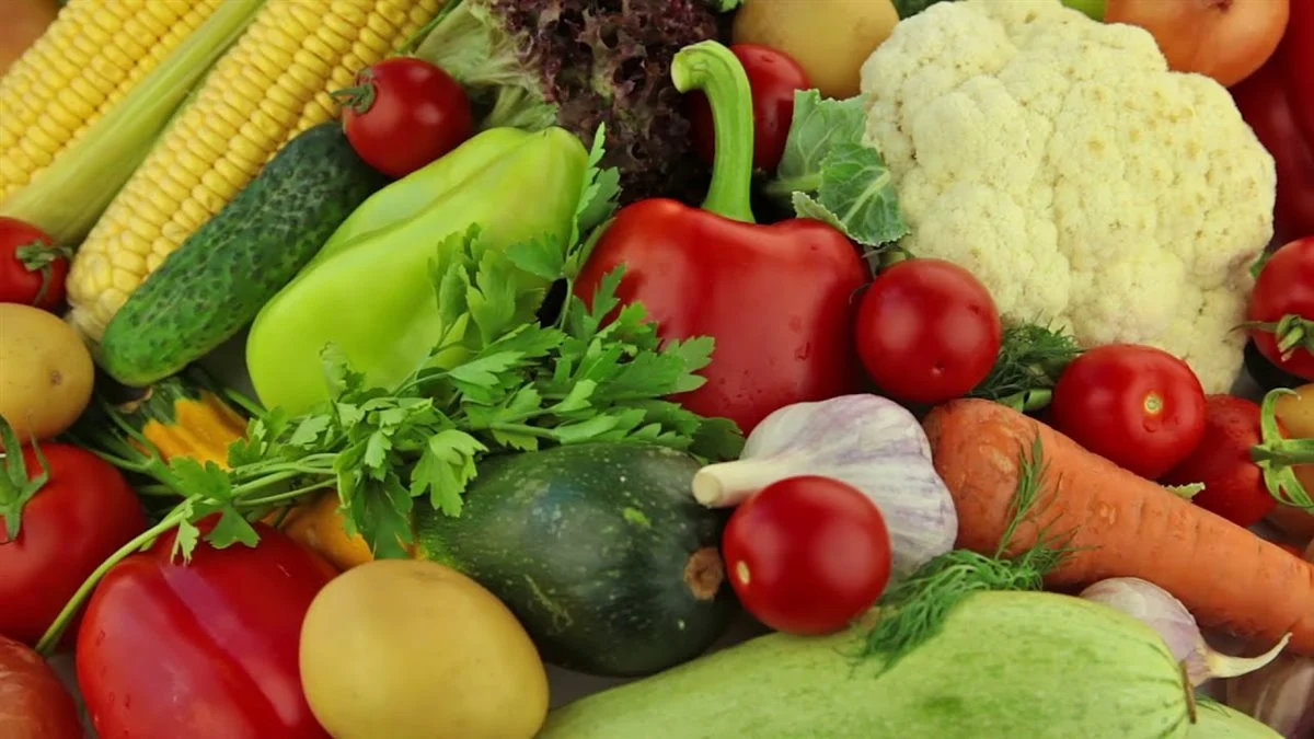 أسعار الخضار والفاكهة اليوم الخميس 27 مارس بسوق العبور للجمله - الخبر لايف