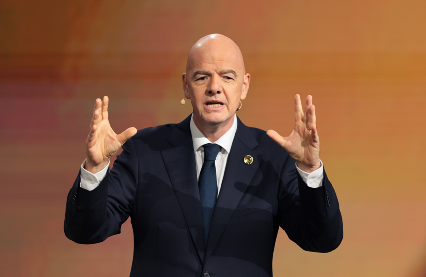 رئيس "الفيفا" يعلن عن حدث تاريخى فى نهائى كأس العالم 2026